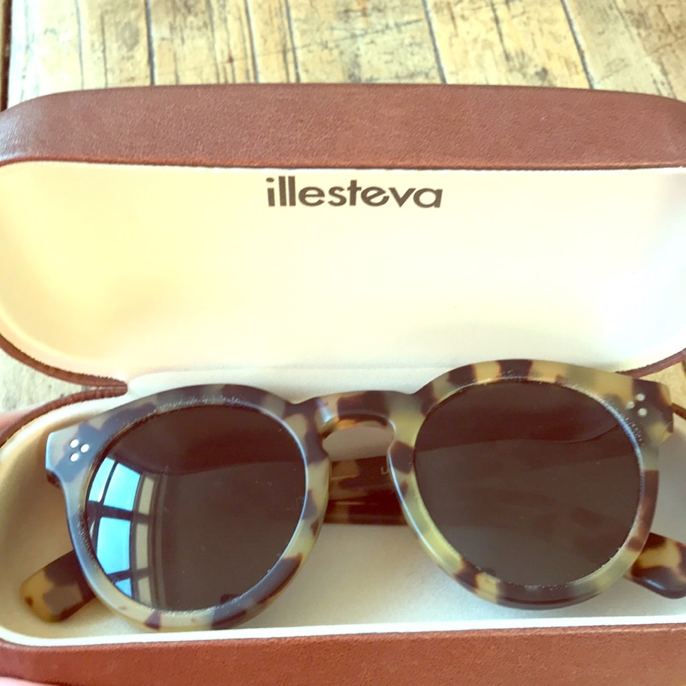 illesteva Sunglasses